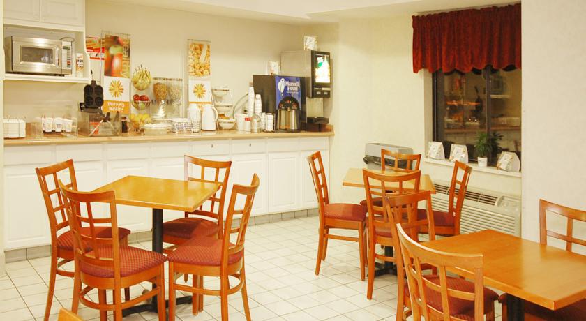 Baymont By Wyndham Newark At University Of Delaware Restaurant photo